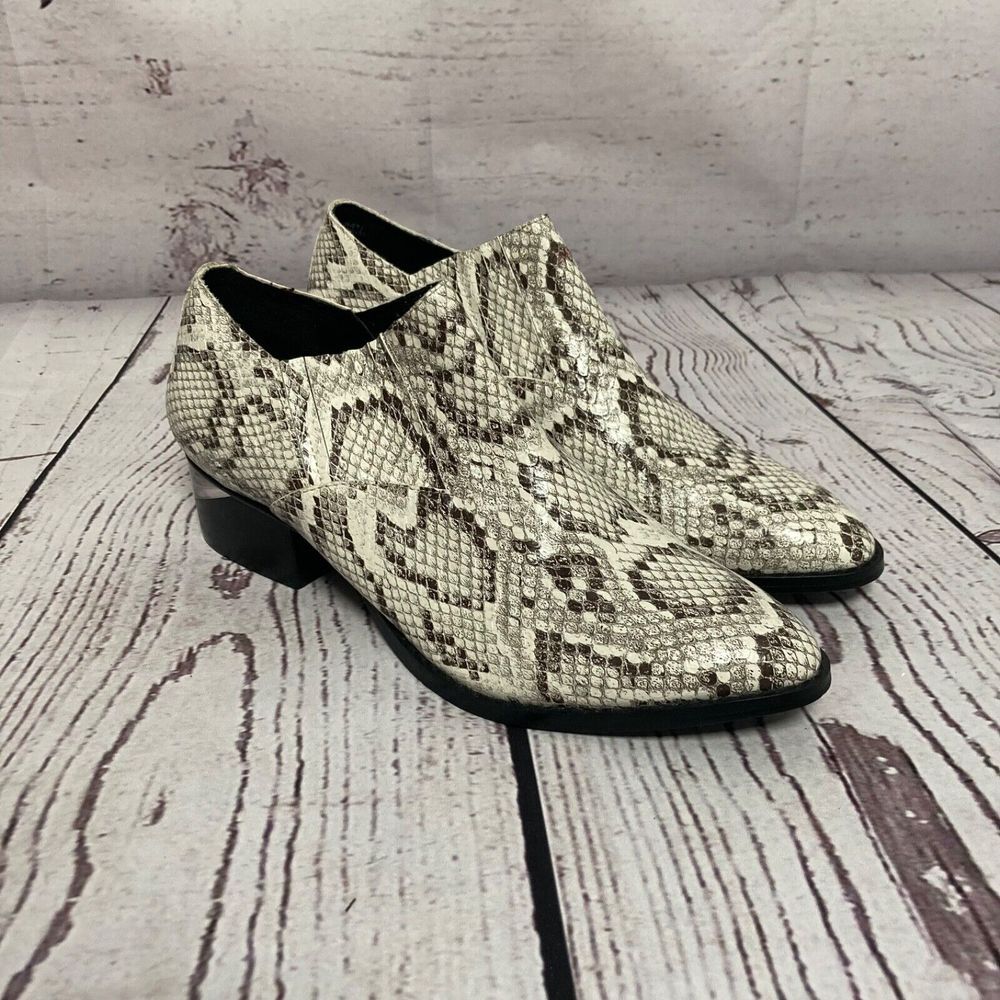 Steve Madden Boots Womens Size 8.5 Barnett Black And White Snake Print Ankle